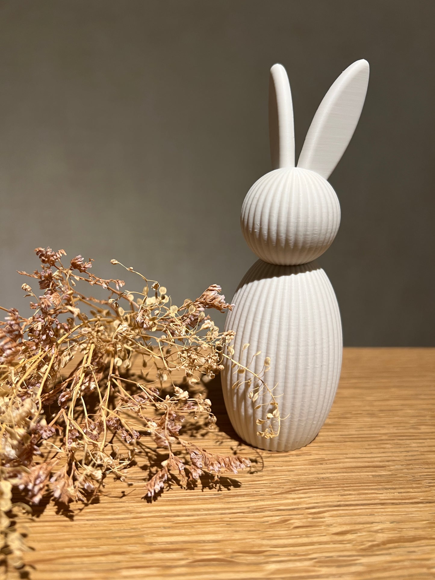 02. Osterdeko – Moderner Osterhase mit schrägen Ohren