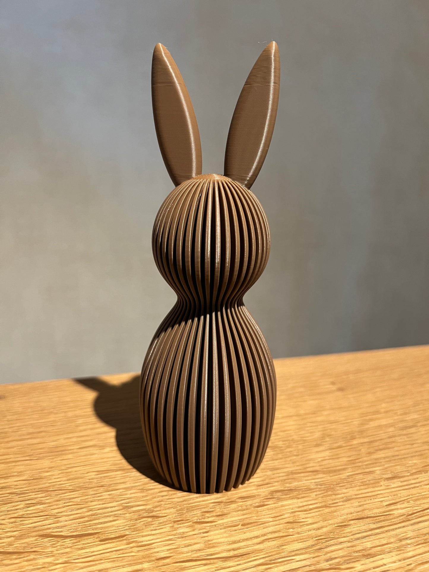01. Osterdeko – Moderner Osterhase mit geraden Ohren