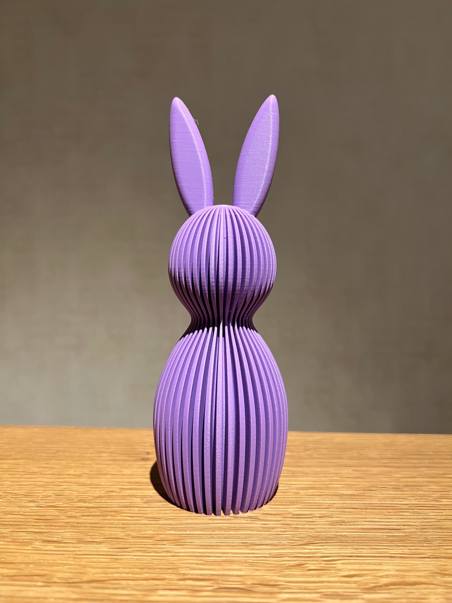 01. Osterdeko – Moderner Osterhase mit geraden Ohren