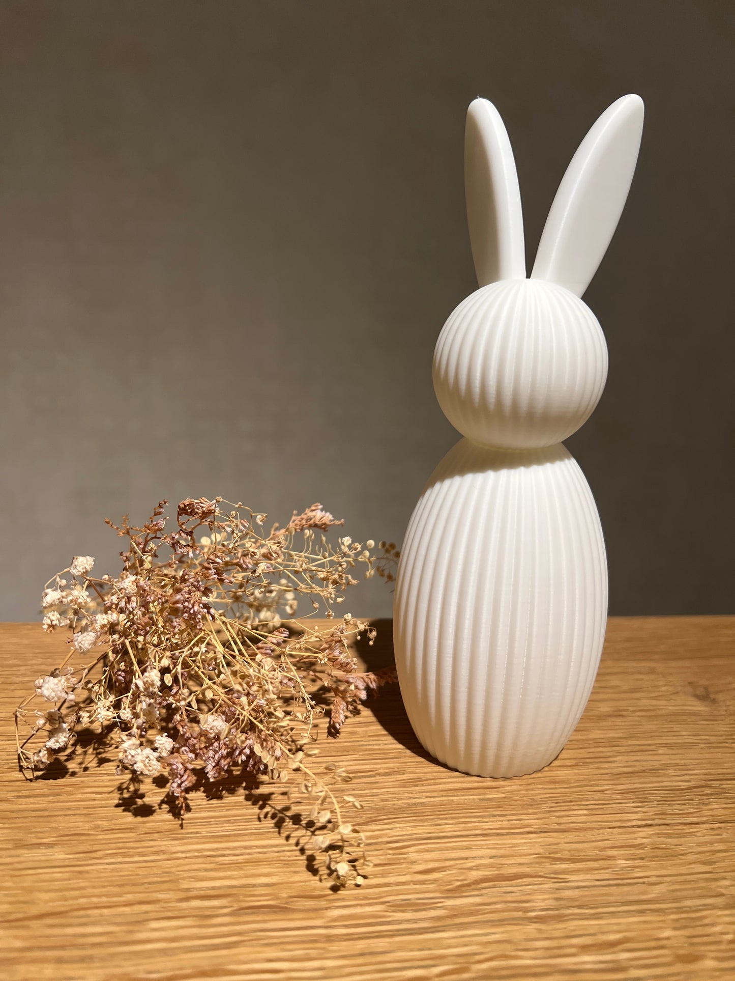 02. Osterdeko – Moderner Osterhase mit schrägen Ohren