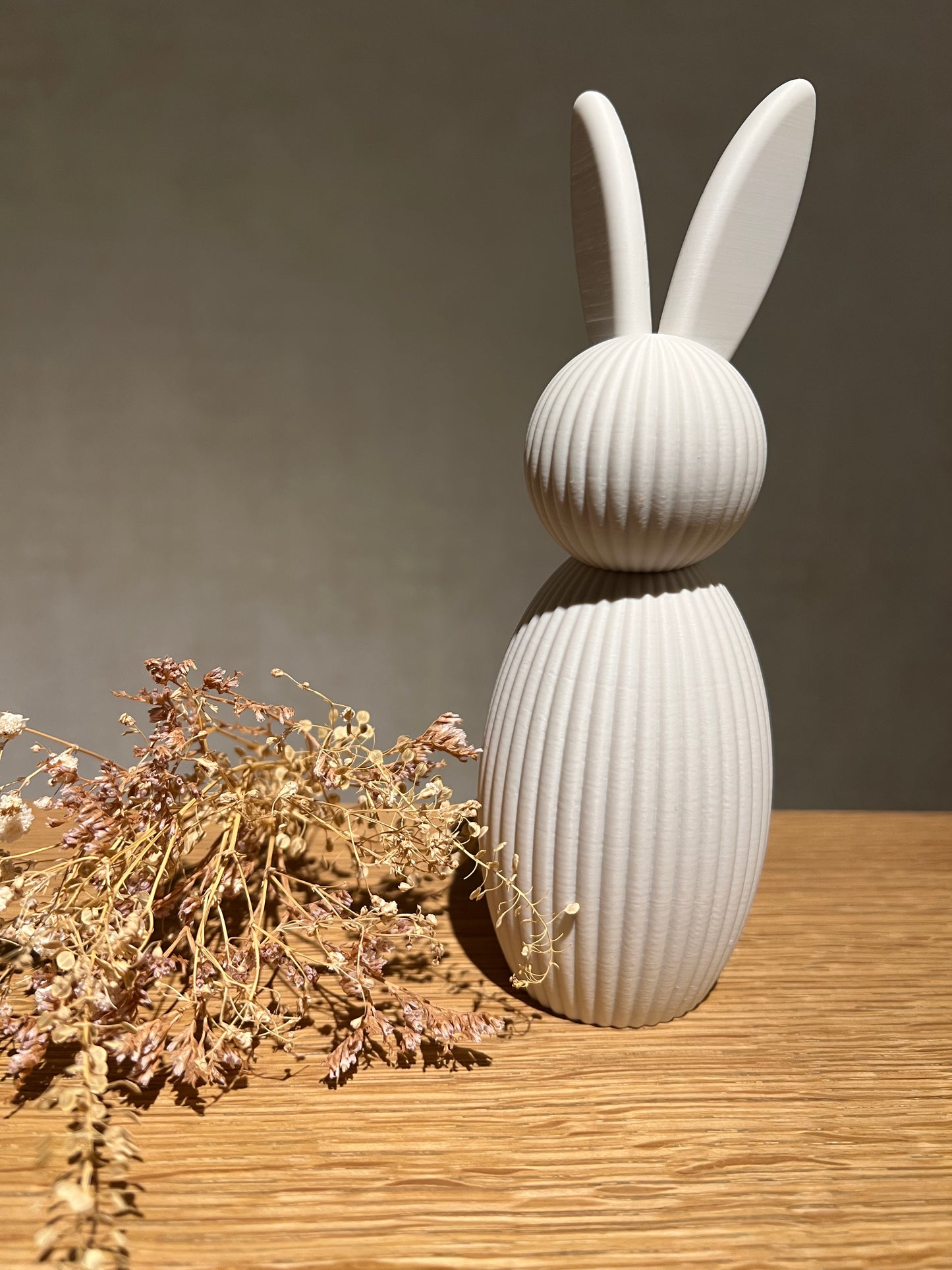 02. Osterdeko – Moderner Osterhase mit schrägen Ohren