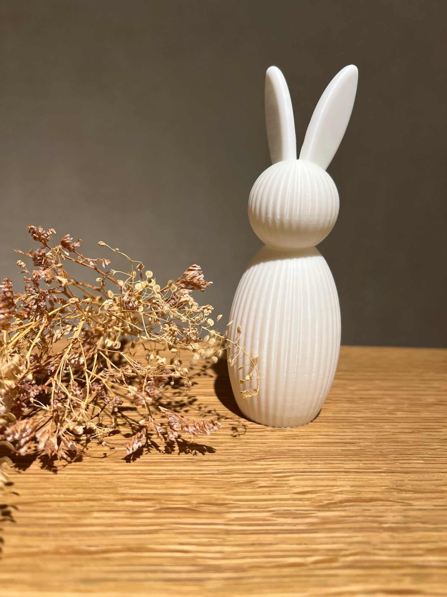 02. Osterdeko – Moderner Osterhase mit schrägen Ohren