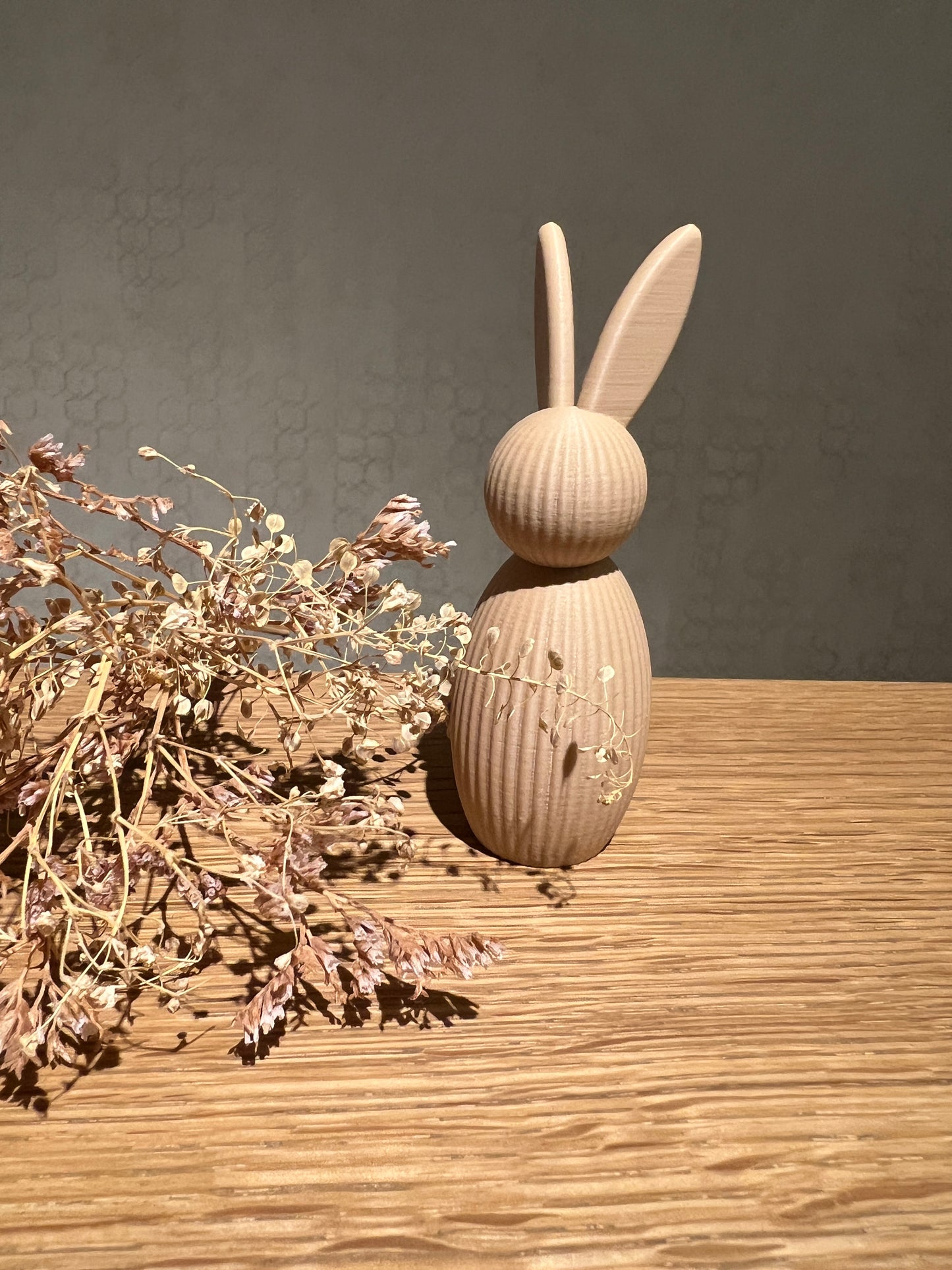 02. Osterdeko – Moderner Osterhase mit schrägen Ohren