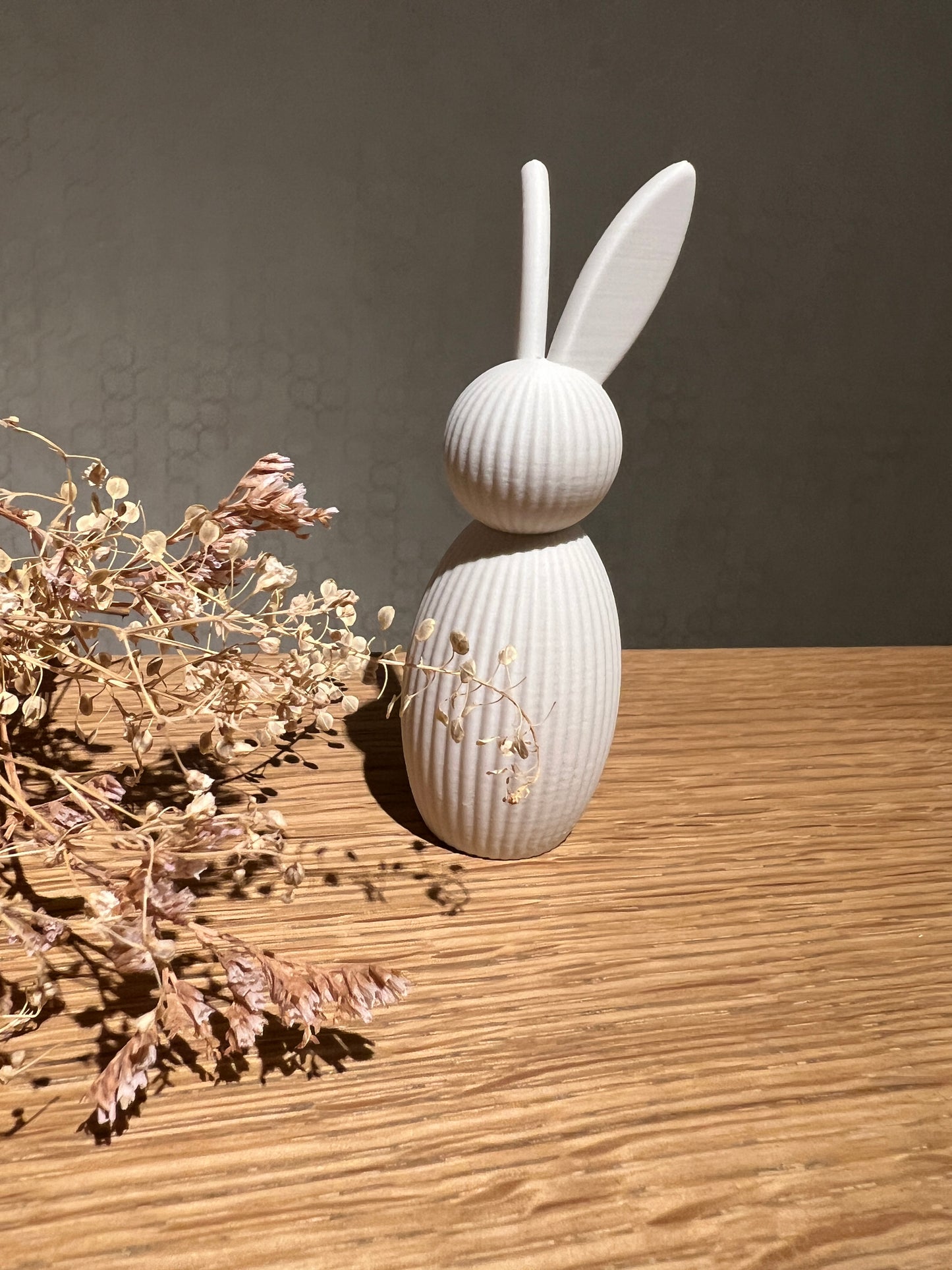 02. Osterdeko – Moderner Osterhase mit schrägen Ohren